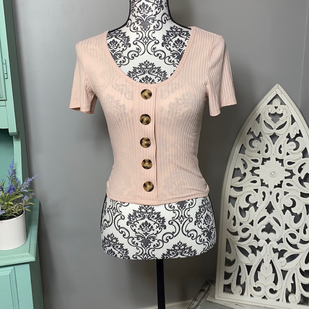 Derek Heart Ribbed Top w/ Button Detail Pale Pink Size Medium